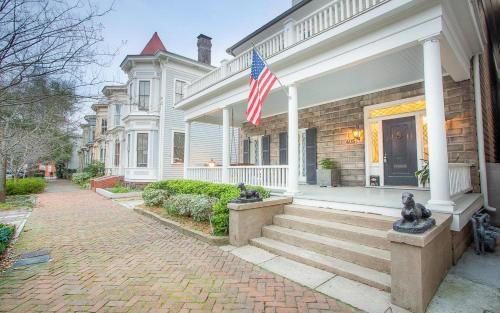 Southern Comfort Manor By Lucky Savannah