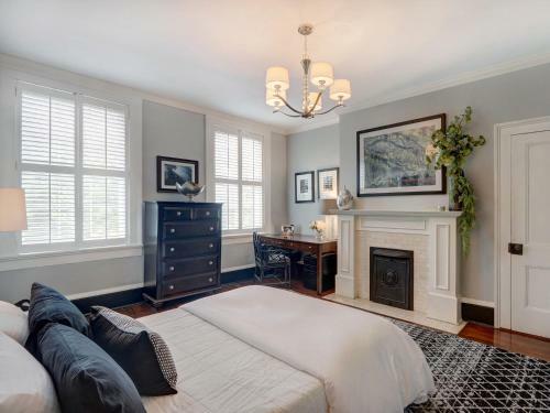 Gorgeous New Home On Monterey Square