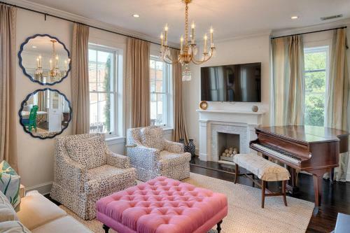 Chateau On Charlton By Lucky Savannah