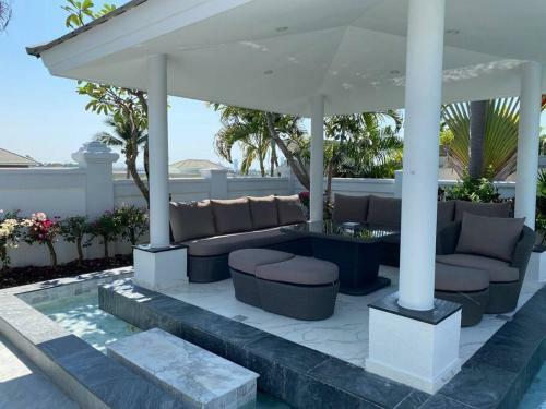 Brand New Pool Villa / 4br 8-10 Persons