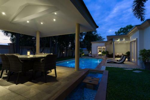 Luxury Pool Villa 3br 6-8 Persons
