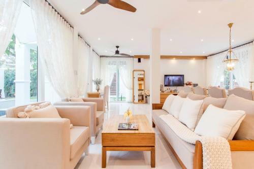 Stylish 2-villa Combination By Hi At Home