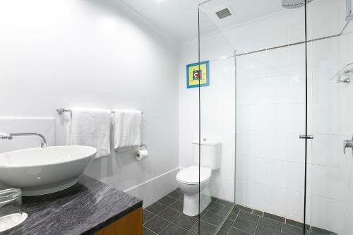 Belle Escapes - Absolute Beachfront 2 Bedroom Apartment Alamanda Resort "28"