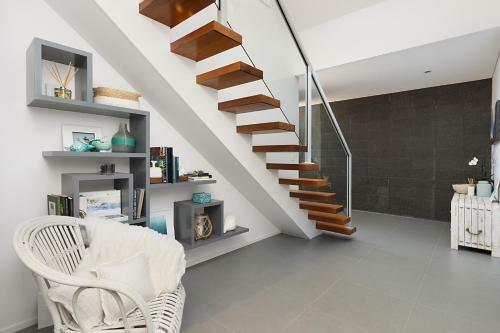 5 Bedroom Beachside Entertainer By Uholiday