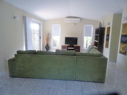 Apurla Hervey Bay - Located At The Point