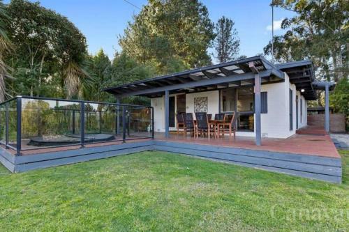 Relax In The Spa With Views Opposite Lake Eildon