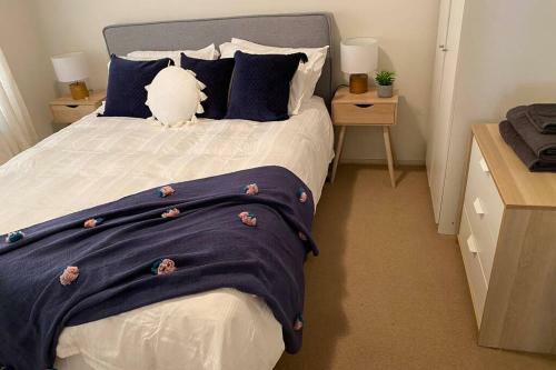 Relax In The Spa With Views Opposite Lake Eildon