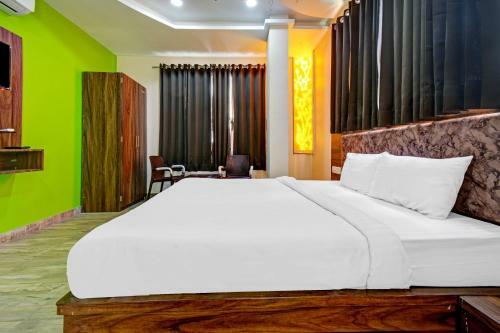Oyo 86002 Hotel Komal Palace