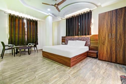 Oyo 86002 Hotel Komal Palace