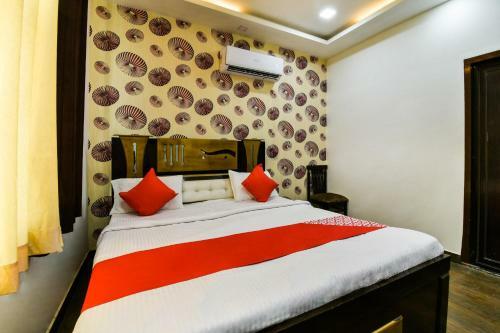 Oyo 40182 Hotel Apple Inn