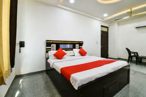 Oyo 40182 Hotel Apple Inn