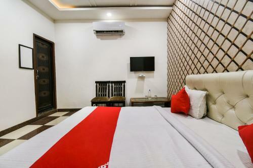 Oyo 40182 Hotel Apple Inn