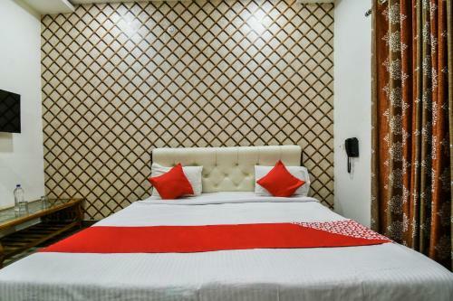 Oyo 40182 Hotel Apple Inn
