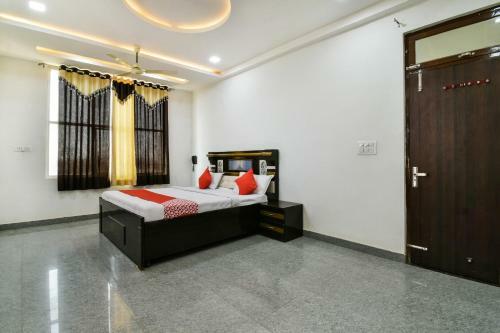 Oyo 40182 Hotel Apple Inn