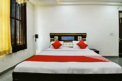 Oyo 40182 Hotel Apple Inn