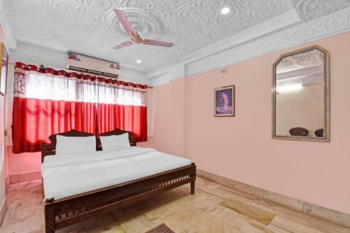 Collection O 85061 Hotel Welcome