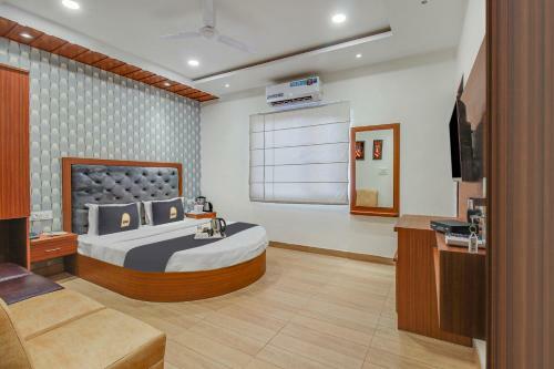 Townhouse Oak Hotel S V Grand