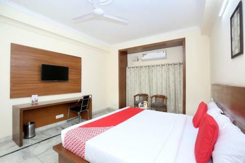Capital O 12767 Hotel Grand Chinar
