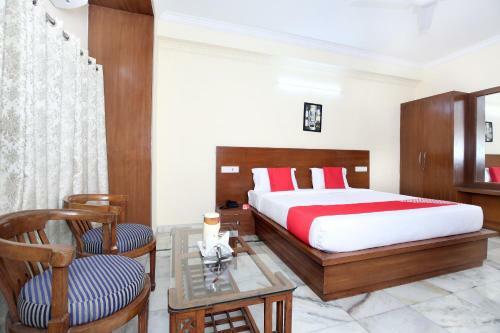 Capital O 12767 Hotel Grand Chinar