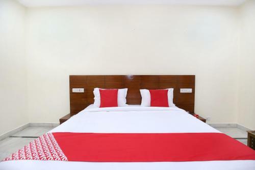 Capital O 12767 Hotel Grand Chinar