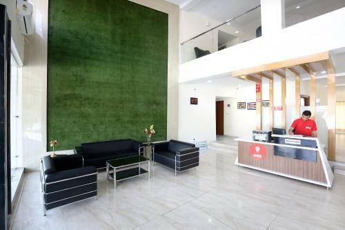 Capital O 12767 Hotel Grand Chinar