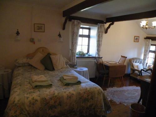 Hostal Burton Farmhouse B&B
