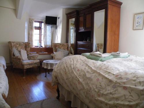 Hostal Burton Farmhouse B&B