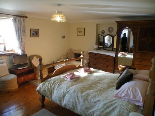 Hostal Burton Farmhouse B&B