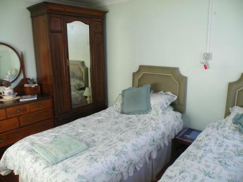 Hostal Burton Farmhouse B&B