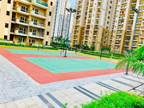 Apartamento The Vogue Square Near India Expo Mart