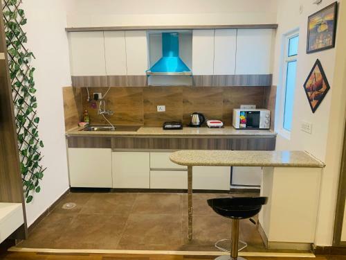 Apartamento The Buddha Square Near India Expo Mart
