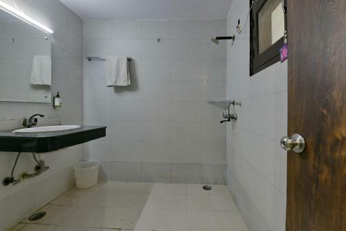 Hotel Admire Inn "atta Market, Noida Sector 18"
