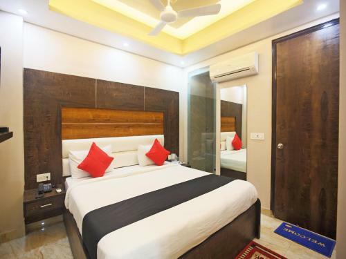 Collection O 81871 Hotel Ashray