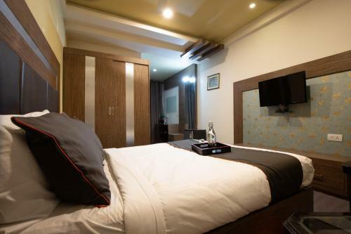 Collection O 81871 Hotel Ashray