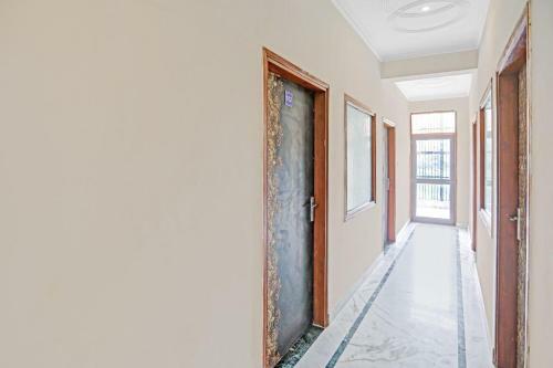 Hotel Collection O O 82851 Shubham Residency-moca