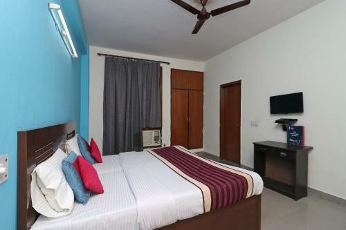 Oyo 10662 Hotel Town Noida