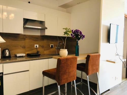 Gulmohar Service Apartment