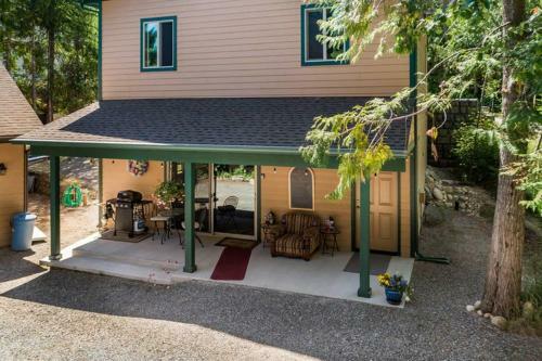 Wooded Heights River Retreat