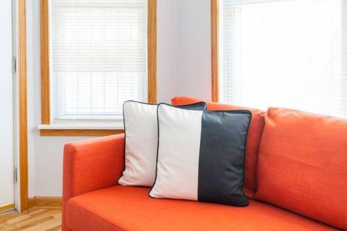 Hip And Trendy 2br Apartment In Logan Square!