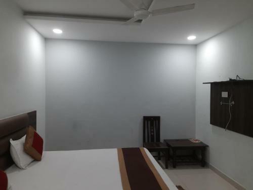 Roshan Studio Apartments