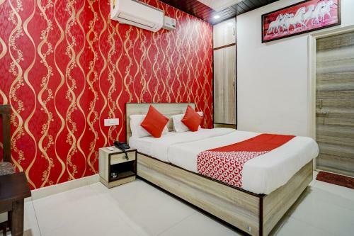 Oyo 81853 Hotel G Plaza