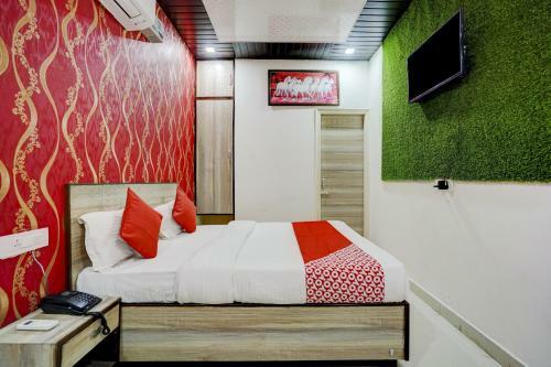 Oyo 81853 Hotel G Plaza