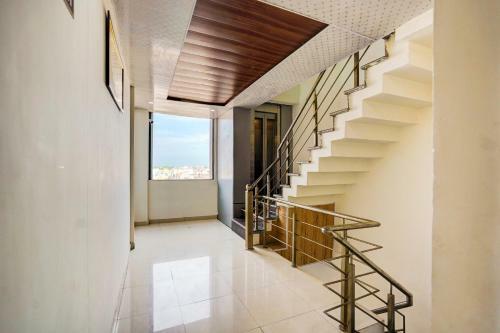 Oyo 81853 Hotel G Plaza