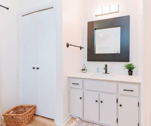 Stylish Waterfront Townhouse With Boat Slip, Pet Friendly