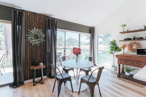 Stylish Waterfront Townhouse With Boat Slip, Pet Friendly
