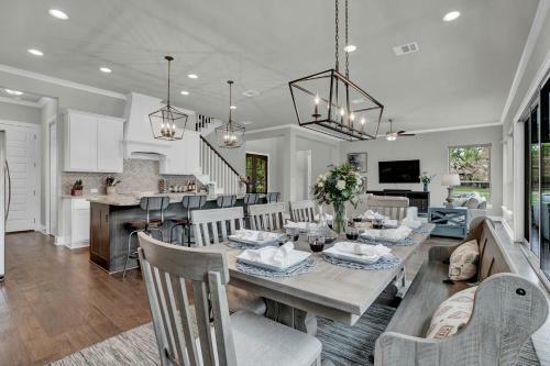 Stunning Luxury Lake Home With Waterfront & Dock!