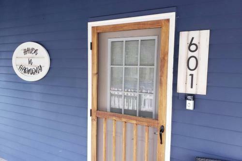 Haven In Harmony. Entire 840sqft Cottage. Sleeps 4