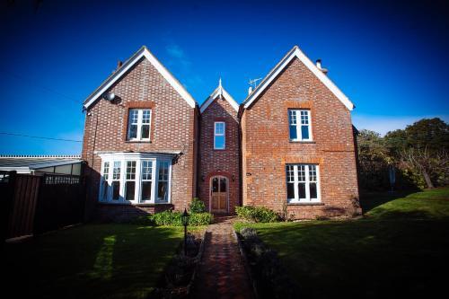 Stunning 6 Bedroom Farmhouse In Hellingly