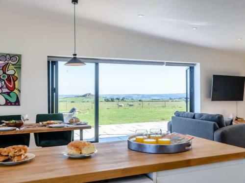 2-bed Modern Bungalow - Outstanding Country Views
