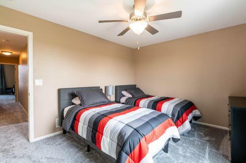 3 Bedroom W/ King Suite - Home Away From Home!